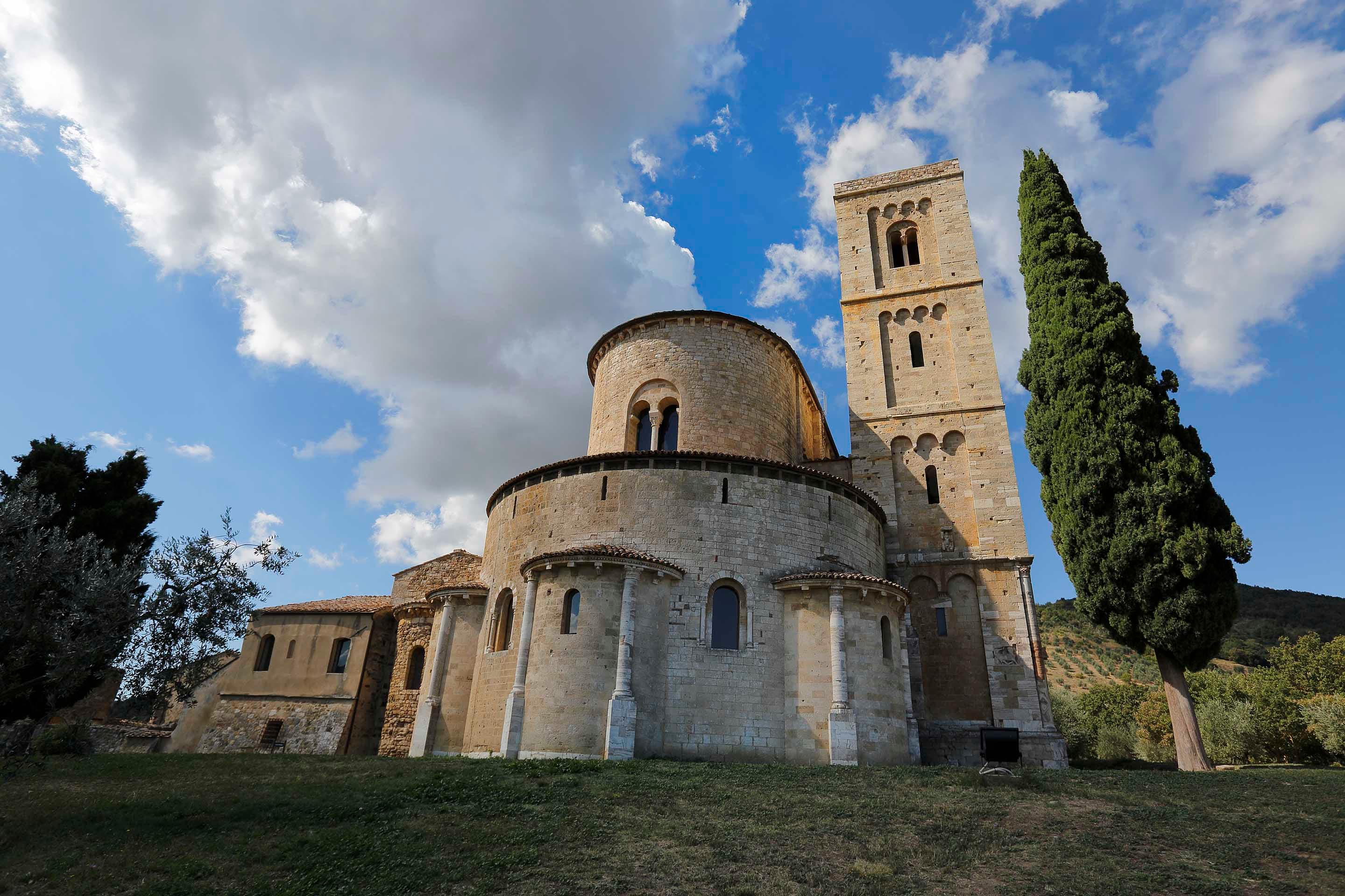 Land of Brunello: Pienza, Montalcino, Temple of Brunello wine and Sant'Antimo Abbey with Gourmet Lunch and Wine Tasting