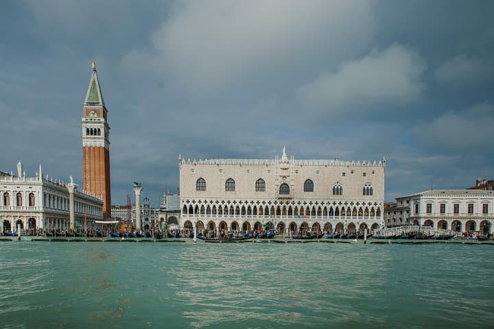 Venice Highlights : City tour 2 hours and Murano boat tour
