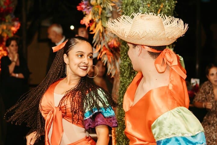 Dinner with Private Show in Tiquicia Traditional Nights 