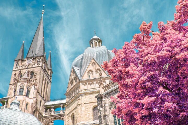 Private transfer from Brussels to Düsseldorf, 2h Stop in Aachen