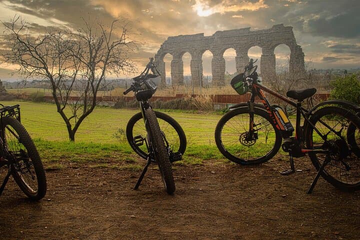 DELUXE Appian Way Bike Tour with Catacombs Visit & Lunch