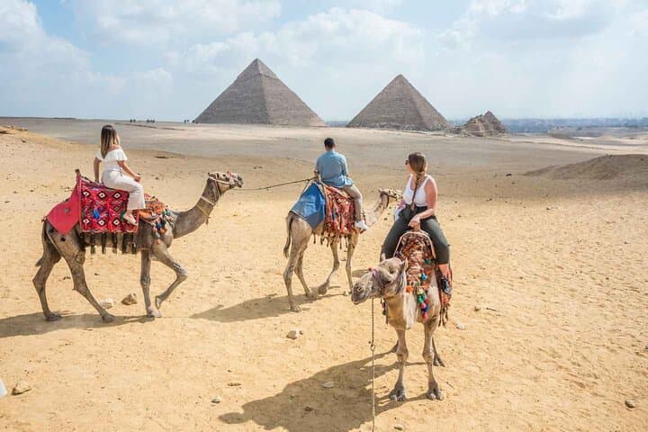 4x4 Desert Safari, Sandsurf, and Camel Ride Private Tour from Cairo