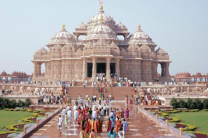 Full Day Abu Dhabi City Tour With Baps Hindu Mandir from Dubai