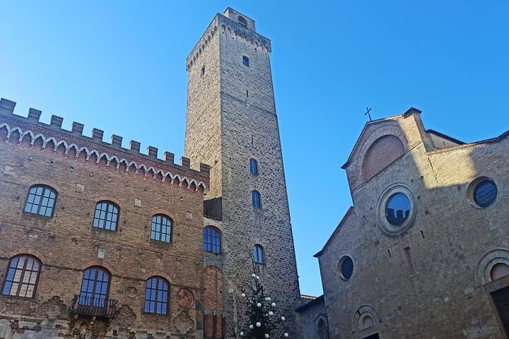 PRIVATE TRANSFER from Florence to Siena with stop in S Gimignano & Monteriggioni