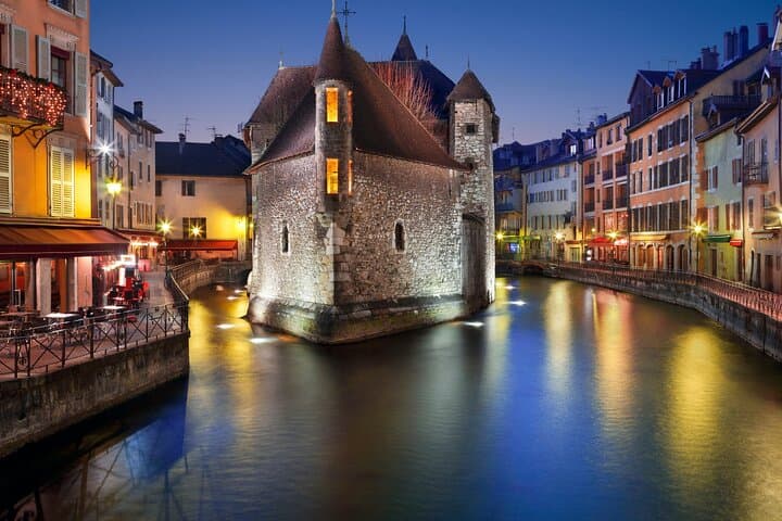 Annecy Scavenger Hunt and Highlights Self Guided Audio Tour