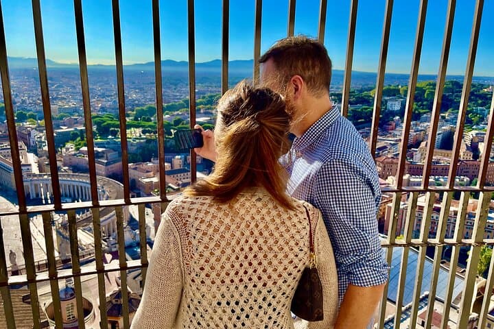 St. Peter’s Dome, Basilica & Grottoes Tour with Breakfast on the Roof