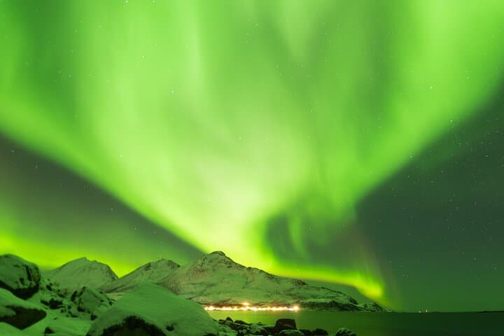 Tromsø: Ørnfløya Snowshoe Hike with free photo and meal