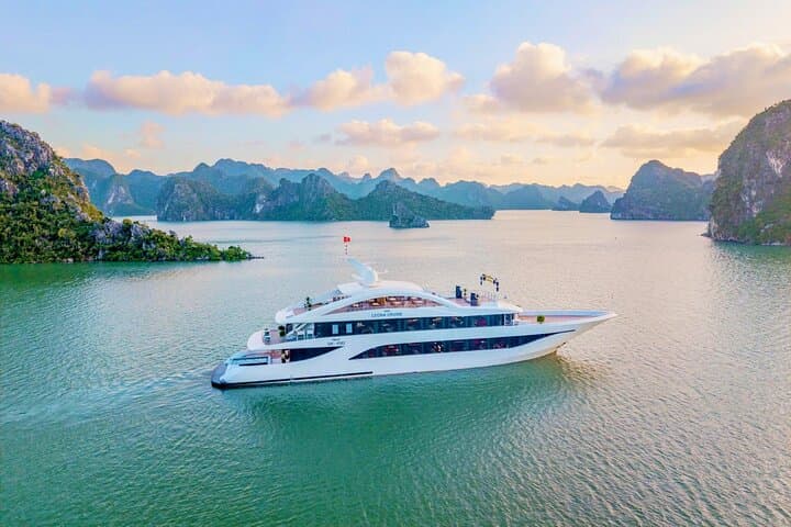5-Star Leona Cruise: Luxury Halong Bay Day Tour with Tasty Lunch