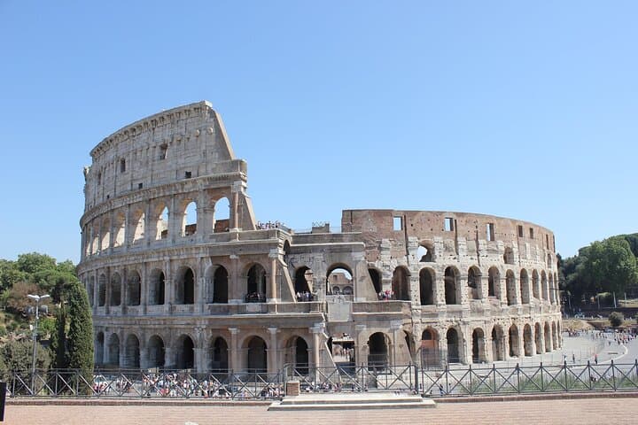 Rome: Colosseum, Roman Forum and Palatine Hill Guided Tour (Express Option)