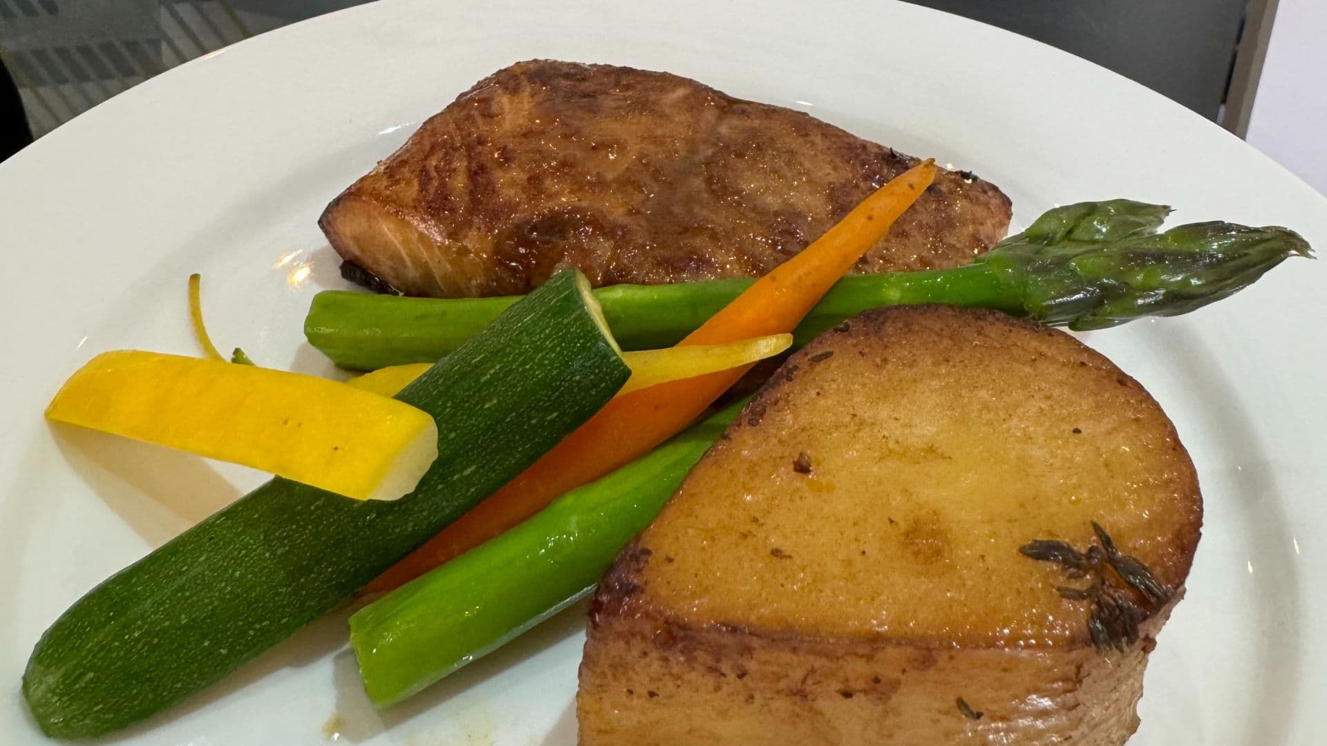 Dubai: BusTronomy Dubai experiences breakfast , lunch or dinner in a moving 5 stars Bus Tour 