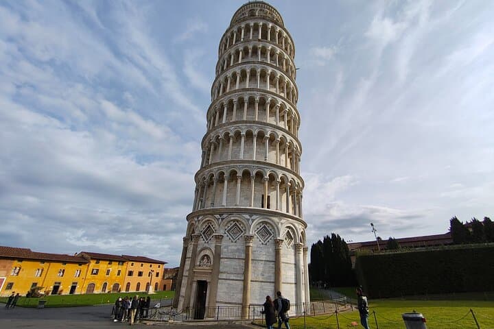  Explore the Iconic Leaning Tower of Pisa and Piazza dei Miracoli
