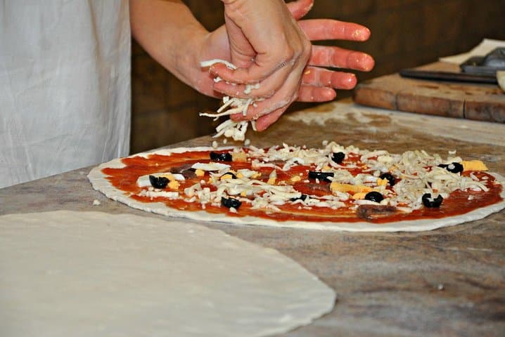 Naples: Neapolitan Pizza Cooking Class with Master Pizzaiolo