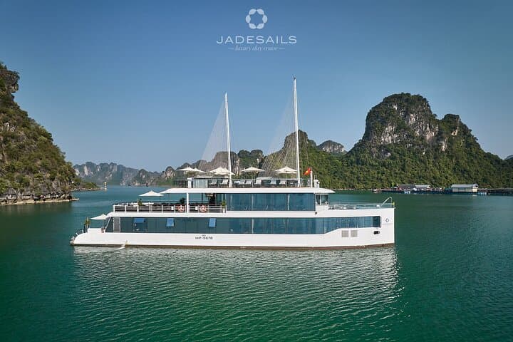 Hanoi: Jade Sails Luxury Day Cruise in Lan Ha Bay with Buffet