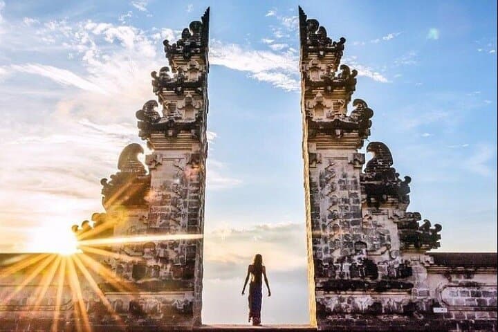 East Bali Tour: Gate of Heaven, Water Palace, Sleeping Gajah