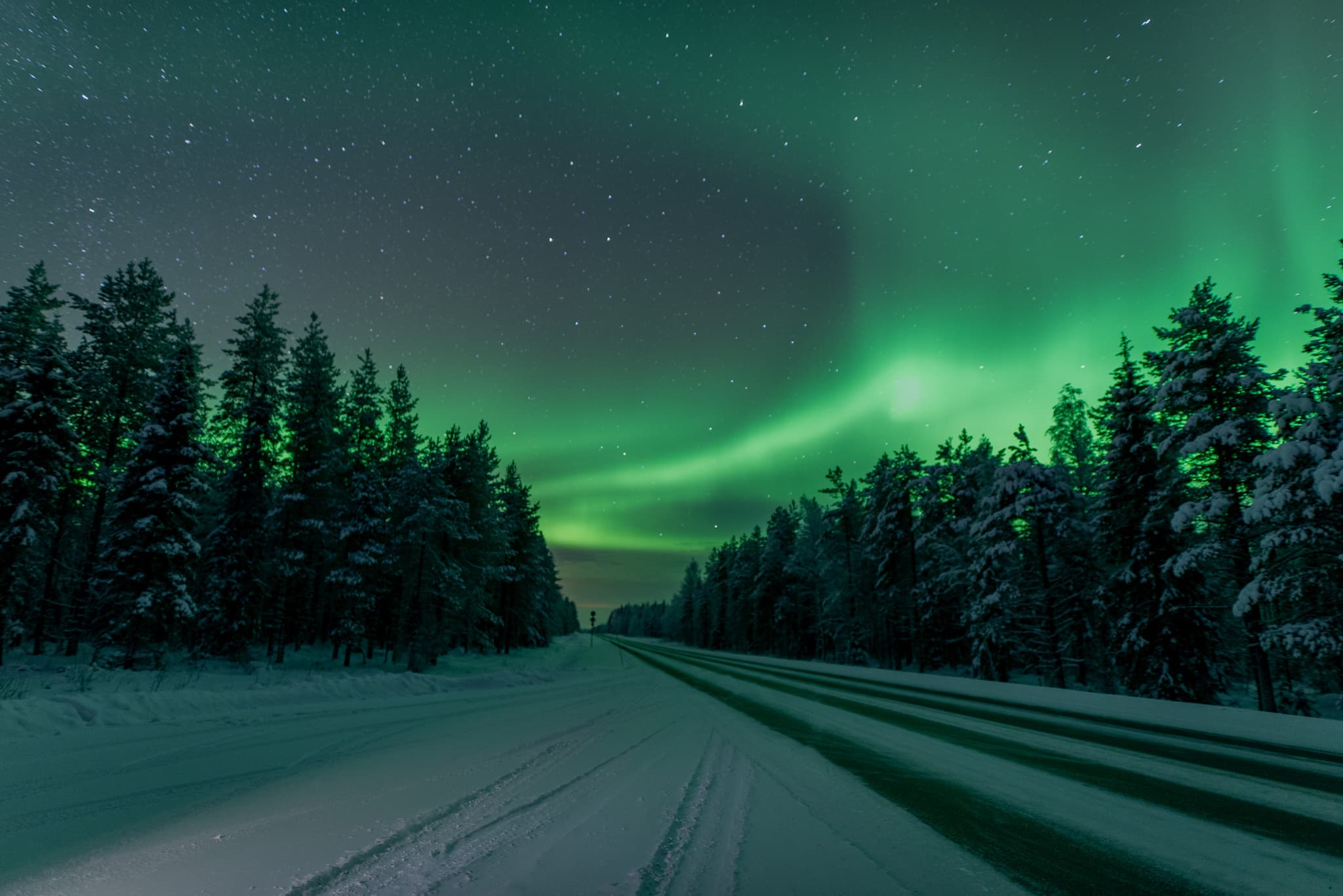 NORTHERN LIGHTS HUNTING WITH PHOTOGRAPHY (Small groups only)