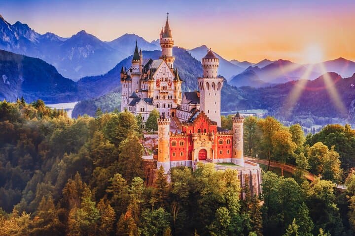 Private day trip: Munich to Neuschwanstein Castle, local driver