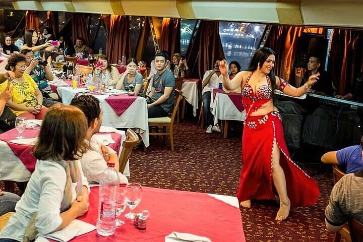 Private Nile Dinner Cruise Cairo with Live Show