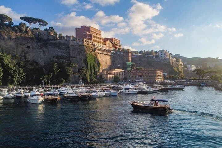 Private 2-Hour Boat Tour Along the Sorrento Coast