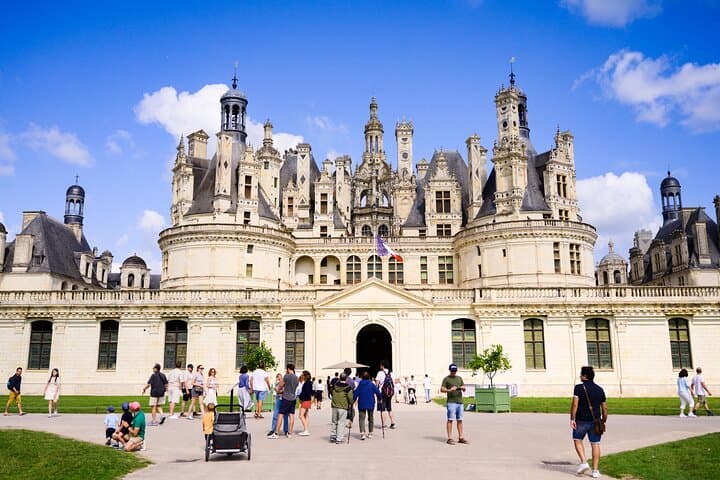 2 Castles Chambord & Chenenceau - With Hotel Pick Up from Paris