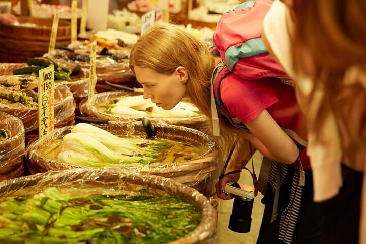 Kyoto: Nishiki Market Guided Tour To Find Their Gourmet