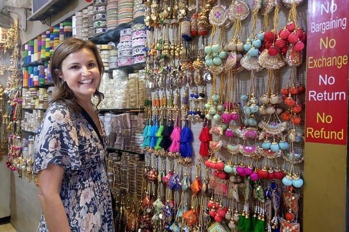 Full Day Customized Delhi Shopping Tour with Female Consultant