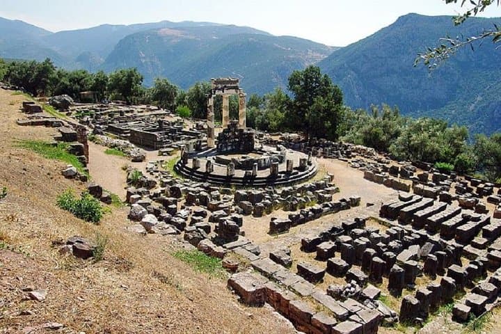 Delphi Guided Small Group Day Tour from Athens