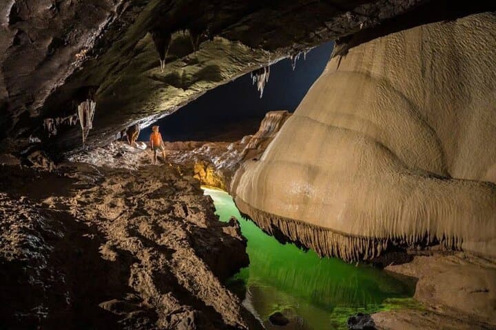 7km Paradise Cave Tour from Dong Hoi