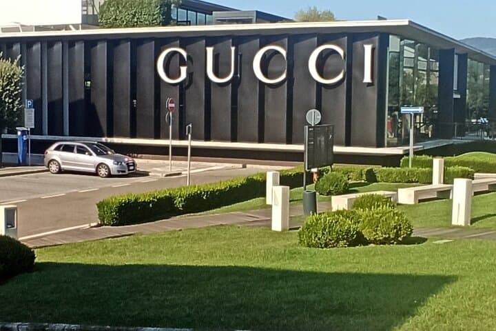 Transfer from Florence to Arezzo with a stop at The Mall Outlet