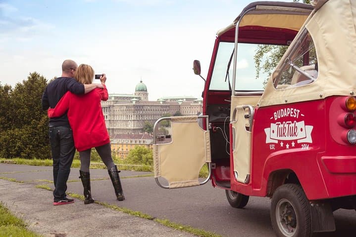 Budapest Romantic Private Tuk Tuk Tour