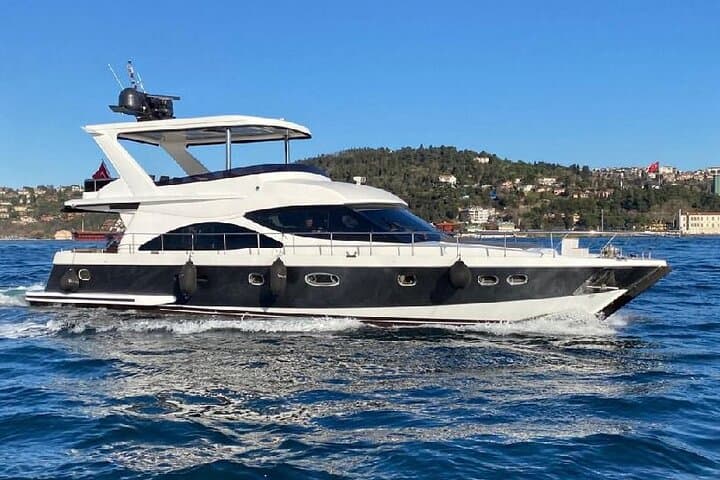 Istanbul: Private Luxury Yacht on Bosphorus 24 MT(79 feet)