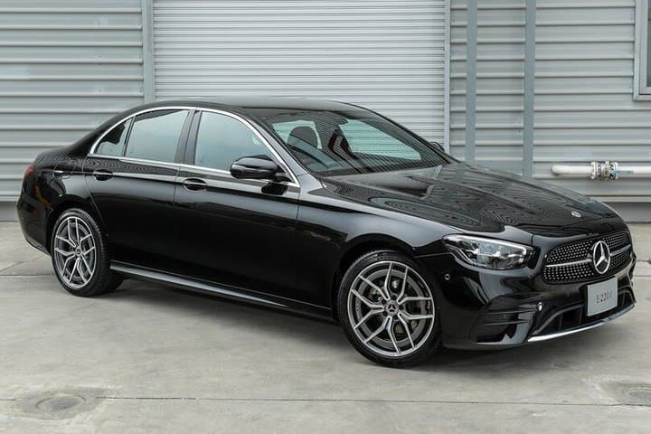 Departure Transfer: Lyon to Lyon Airport LYS by Business Car