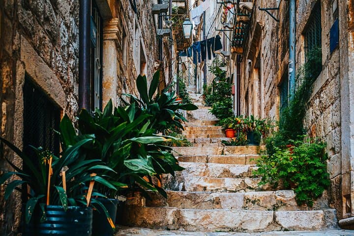 Group Tour: Evening Stroll Through The Old Town