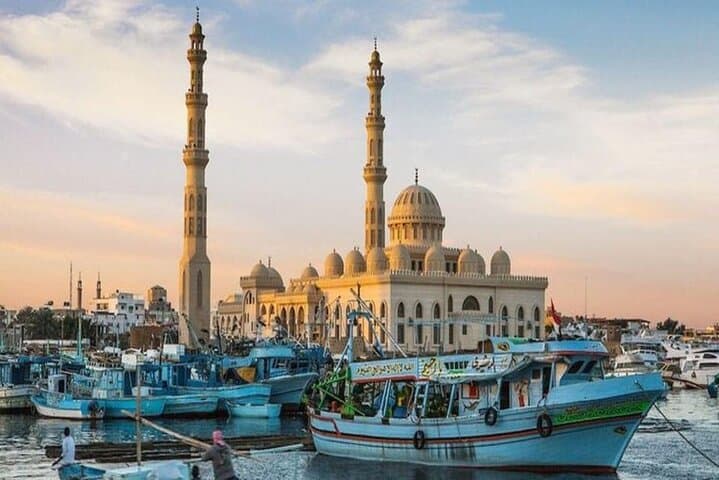Hurghada Guided Tour with Sightseeing and Shopping