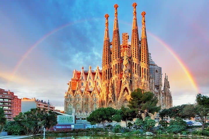Sagrada Familia: Fast-Track Ticket and Audio Tour on Mobile App (EN)