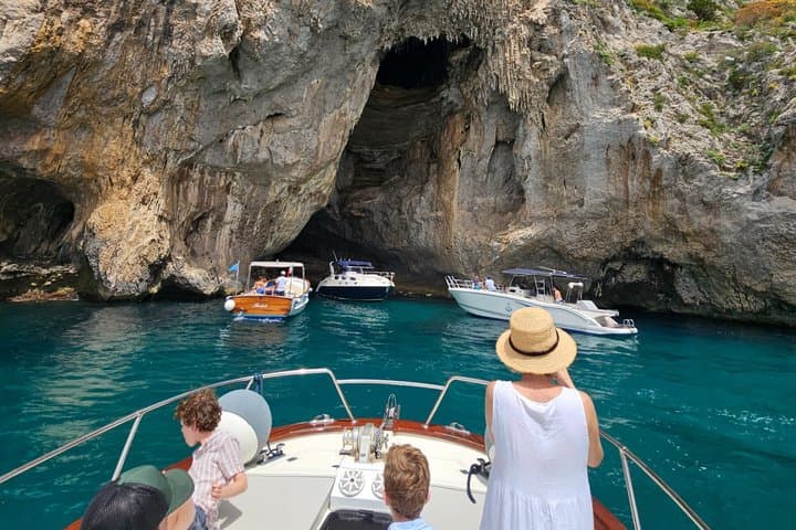 8-Hour Private Boat Tour of the Wonders of Capri