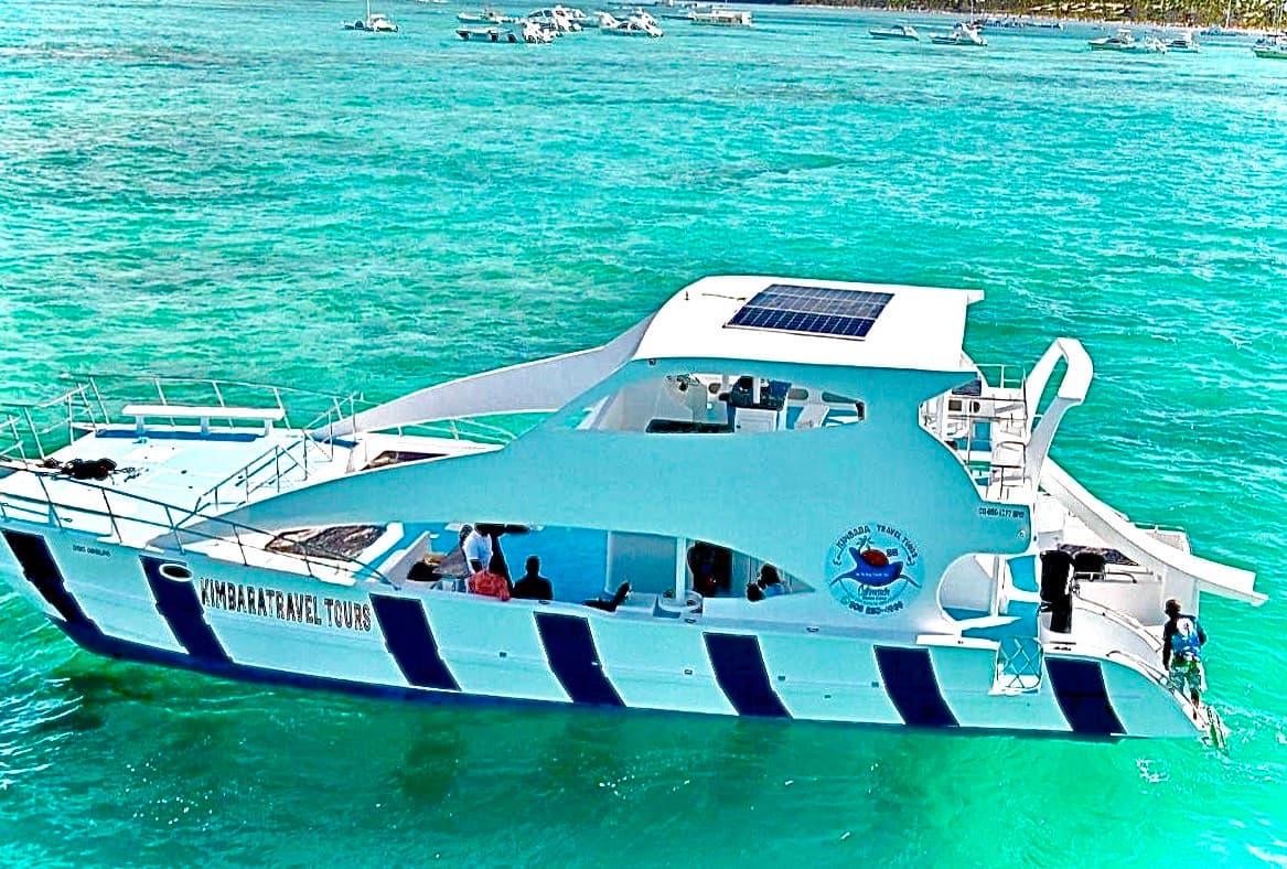 Party boat  Set Sail in Punta Cana – Bavaro Luxury, Fun & VIP Vibes All in One! Visit natural sand-bar