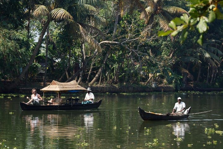 Kerala Odyssey: Munnar, Thekkady & Alleppey