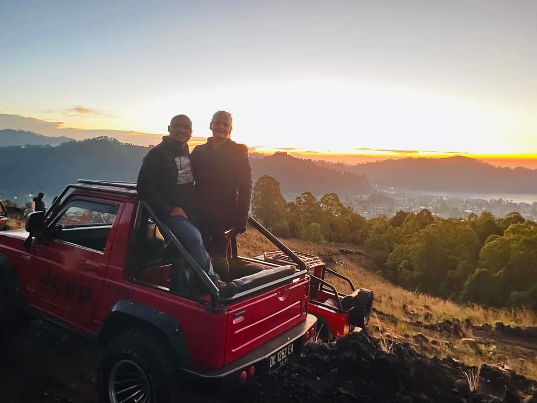  Batur Volcano Sunrise Jeep Tour and Floating Temple