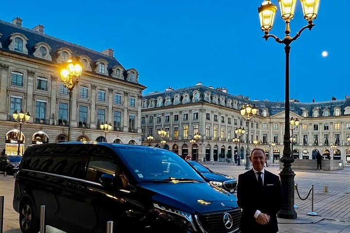 Domaine de Chantilly in a Mercedes VAN (7pax max), Chateau Museum...