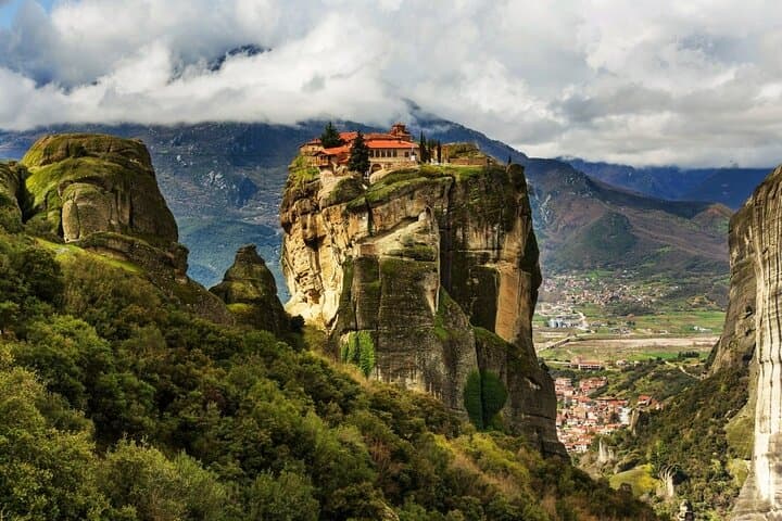 Meteora and Thermopylae Private Tour from Athens 