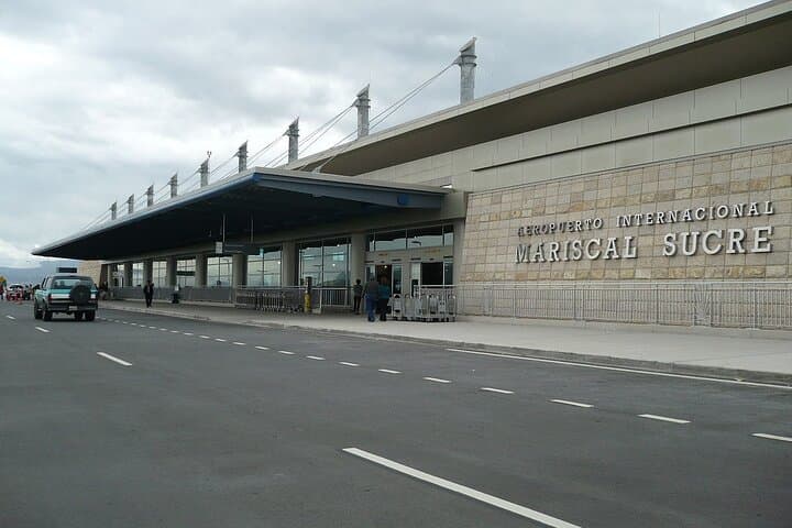 Private car transfer from airport to Quito city (one way)