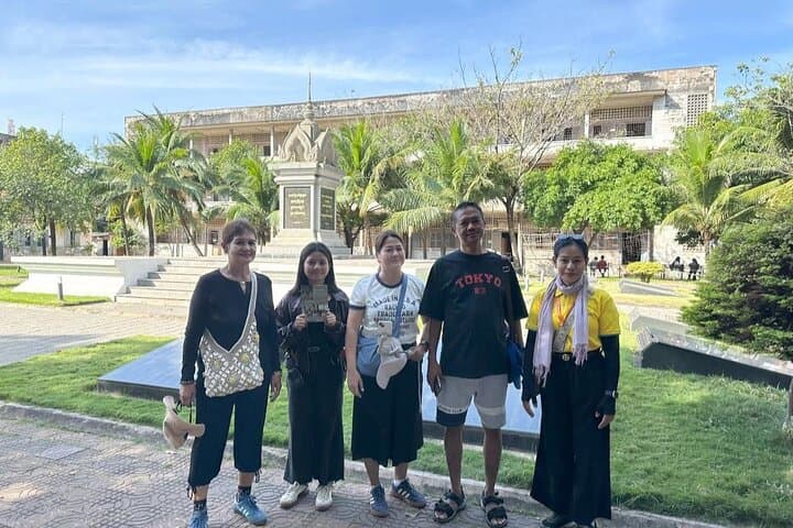 ( Free eSim) Phnom Penh Historical Full Day Tour 