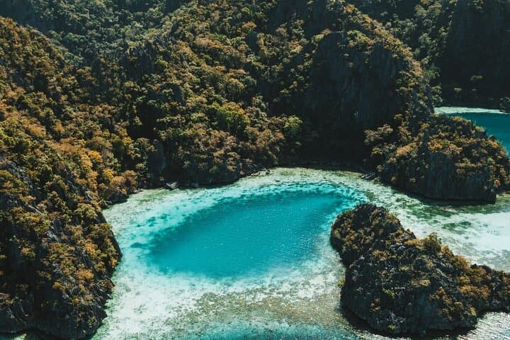 Coron Pukaway Cave & Twin Lagoon Private Tour with beach lunch