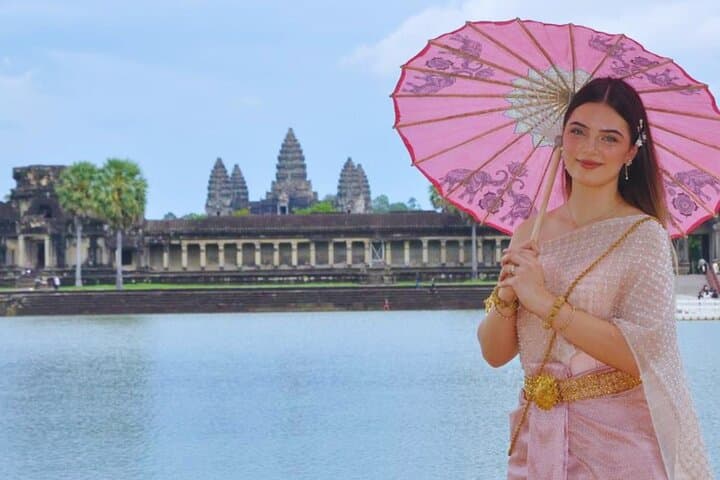 Khmer Traditional Custom Dressing Tour at Angkor Wat