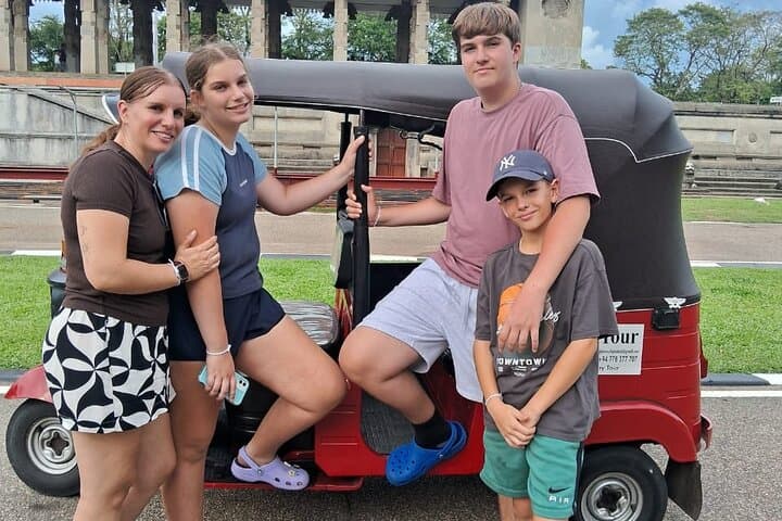 Colombo City Tour By Tuk Tuk Sightseeing -Entry Tickets Included 