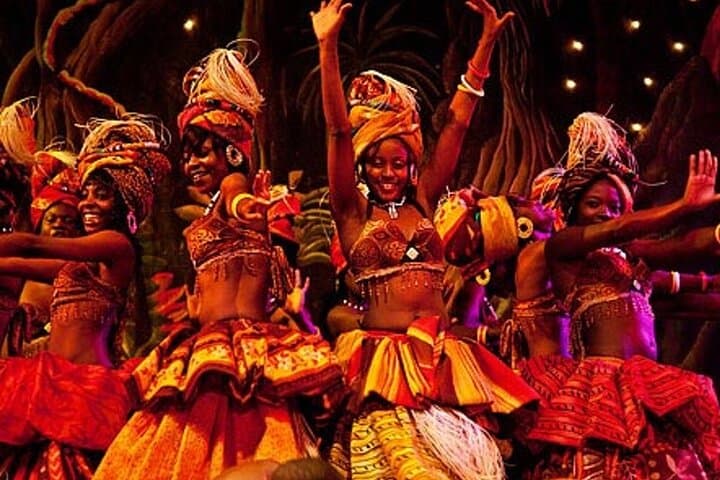 Nairobi Nightlife and Safari Park Hotel Dinner Experience