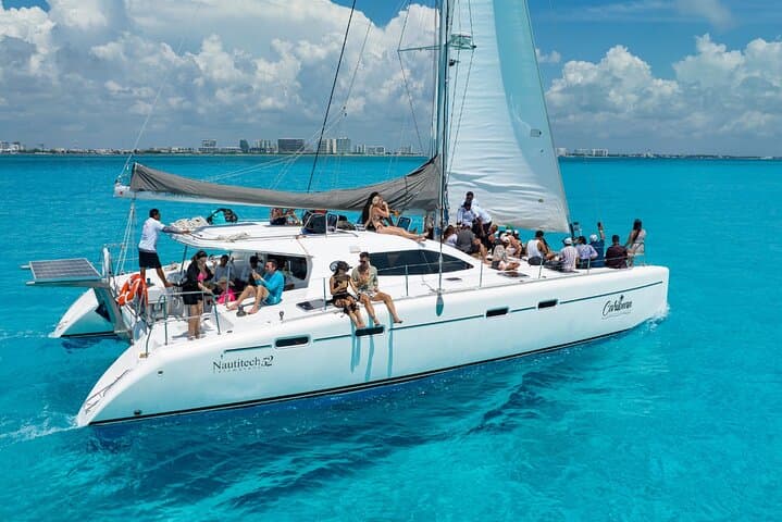 Cancun Catamaran: Sail to Isla Mujeres + Buffet & Drinks