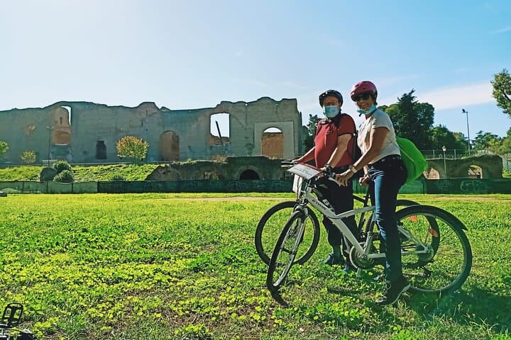 Appia Antica, Aqueduct Park and Catacombs: a ride between history and nature