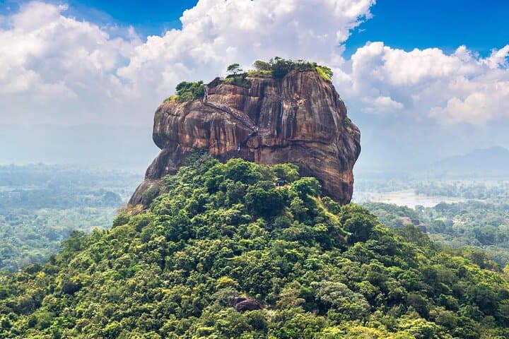 Airport Taxi Transfers from Colombo Airport to Sigiriya