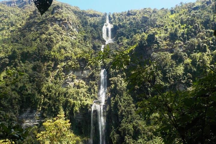 Tour Privado a la Cascada Natural de La Chorrera desde Bogotá